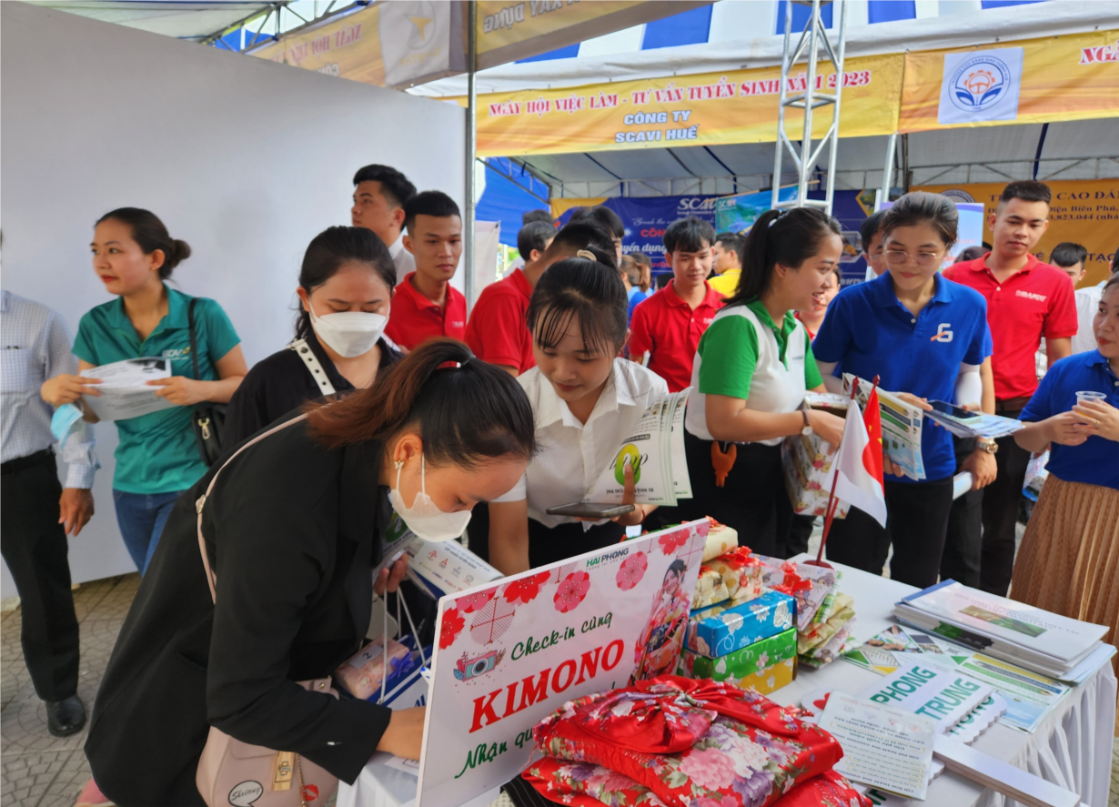 Thừa Thiên Huế: Hơn 8.000 vị trí cần tuyển tại ngày hội việc làm, tư vấn tuyển sinh năm 2023 (20/5/2023)